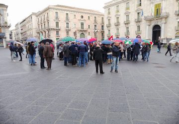 Dissesto,  il sindaco Pogliese e la giunta partecipano alla manifestazione pubblica promossa in piazza Duomo