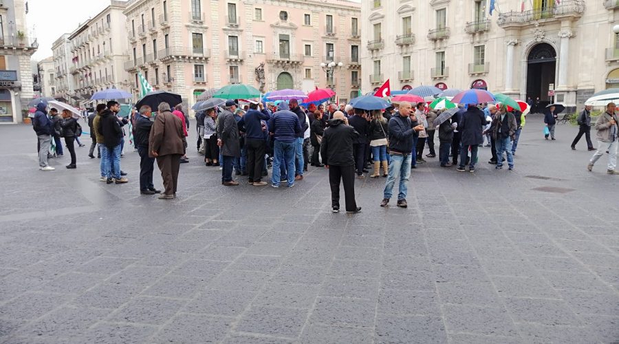 Dissesto,  il sindaco Pogliese e la giunta partecipano alla manifestazione pubblica promossa in piazza Duomo