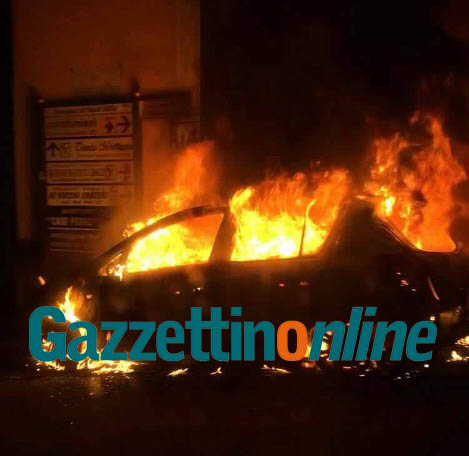Sant’Alfio, incendio auto nel cuore della notte