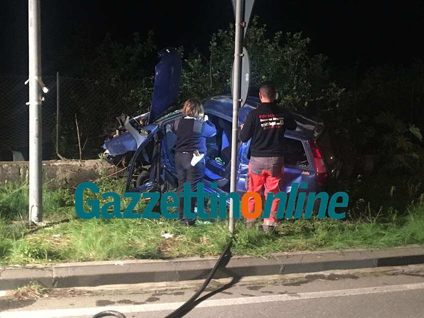 Auto sbanda sulla provinciale Acireale-Riposto: gravemente ferita una 67enne VIDEO