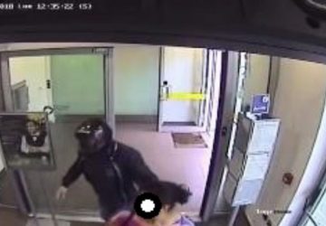 Riposto, rapina all&rsquo;ufficio postale:  catturato uno dei malviventi