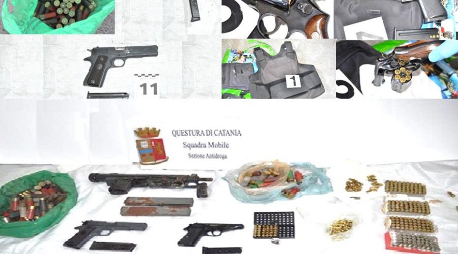 Catania, scovato un arsenale in una tomba al cimitero