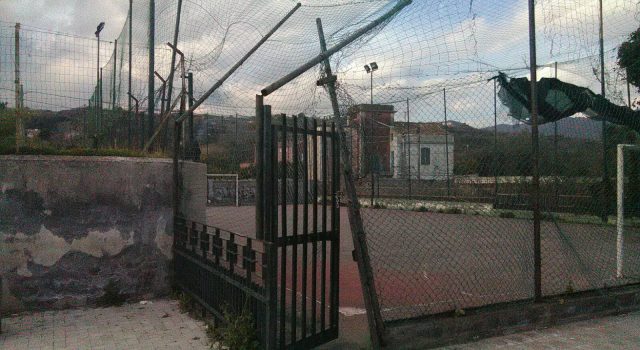 Fiumefreddo, la minoranza chiede il ripristino della sicurezza della villa comunale e del campetto di Feudogrande