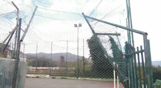 Fiumefreddo, la minoranza chiede il ripristino della sicurezza della villa comunale e del campetto di Feudogrande