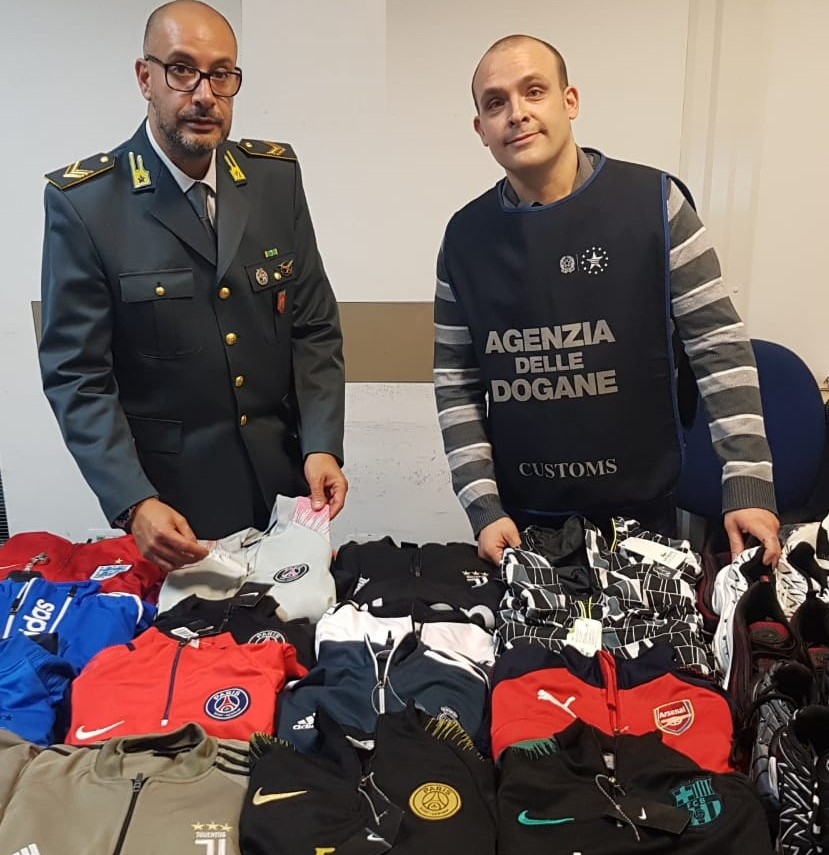 Catania, sequestrati in aereoporto capi contraffatti provenienti dal Marocco