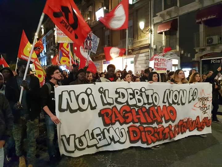 Catania: contro il “loro dissesto”. Corteo “meticcio” attraversa la città