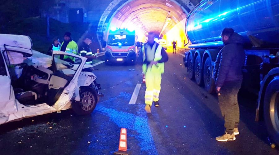 Taormina, incidente mortale sull’A18: traffico in tilt. La vittima un 61enne di Messina