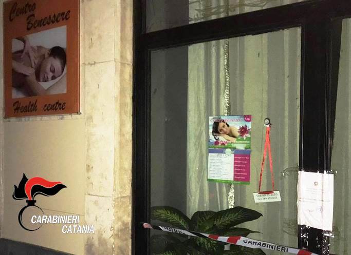 Catania, centro massaggi “hot” sequestrato dai carabinieri: denunciata la titolare di origine cinese