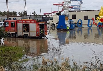 Catania, danni maltempo anche in un circo acquatico: intervento in corso dei Vigili del fuoco