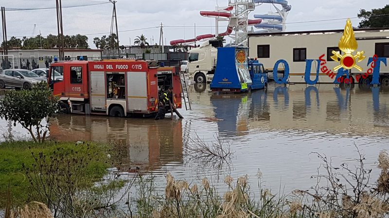 Catania, danni maltempo anche in un circo acquatico: intervento in corso dei Vigili del fuoco