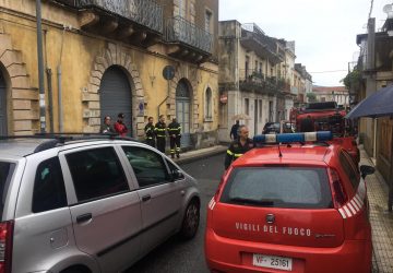 Allerta meteo, tante le criticit&agrave;: allagamenti a Carrabba. Crolla solaio in via Cucinotta a Giarre VIDEO