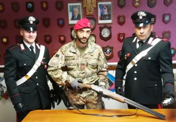 Maletto, "proteggeva" l&rsquo;ovile con un fucile caricato a pallettoni: arma sequestrata, pastore denunciato