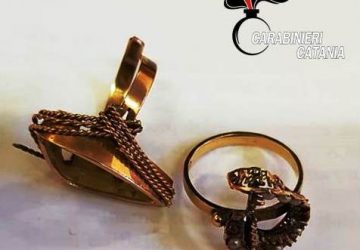 Catania, gioielliere compiacente acquista oggetti in oro rubati: denunciato insieme al ladro ricettatore