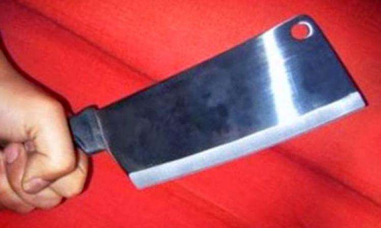 Catania, aggredisce la moglie con una mannaia: arrestato