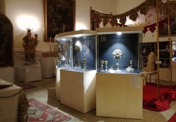 Giarre, inaugurata la mostra dei tesori del Duomo. Don Nino Russo annuncia il restauro della cupola
