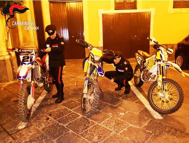 Catania, inseguimento sulle strade di Librino: recuperate tre moto da competizione rubate