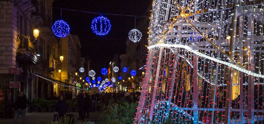 Natale a Catania, il sindaco Pogliese lancia appello ai commercianti: “Non spegniamo le luci sulla città”