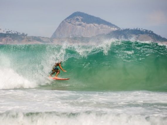 In Brasile senza attrezzatura da surf: Giudice di Pace di Acireale condanna compagnia aerea