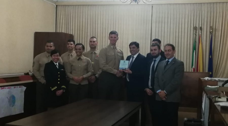 Mascali, il sindaco della Città Metropolitana Pogliese assegna targa ai militari Usa impegnati a Mascali