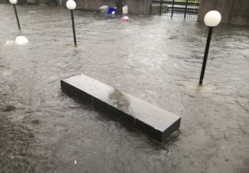 Giarre e Riposto, pioggia torrenziale: allagamenti lungo le principali strade e nei sottoponti. Botole saltate in via Trieste VIDEO