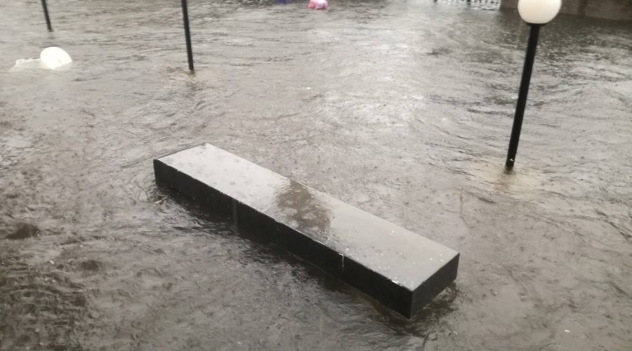 Giarre e Riposto, pioggia torrenziale: allagamenti lungo le principali strade e nei sottoponti. Botole saltate in via Trieste VIDEO
