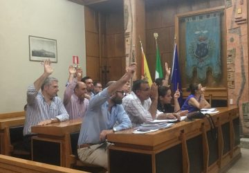 Giarre, quel movimento, ormai disintegrato, che tenta disperatamente di resistere. E quel trenino che non fa pi&ugrave; ciuf ciuf...