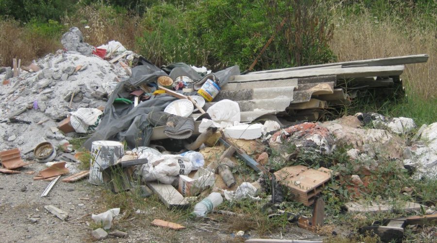 Giarre, scoperte dalla Forestale altre due bombe ecologiche: gravi i reati ambientali