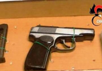 Librino, carabinieri sequestrano pistola e munizioni in un androne