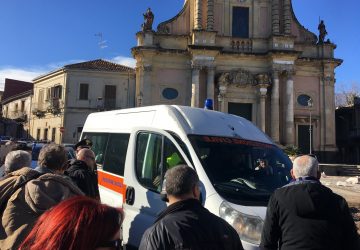 Etna, ancora scosse sul versante ovest del vulcano. 10 famiglie evacuate ad Aci Platani, attraversata da una faglia VIDEO