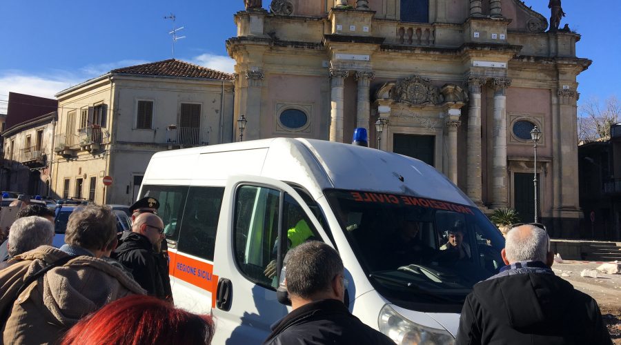 Etna, ancora scosse sul versante ovest del vulcano. 10 famiglie evacuate ad Aci Platani, attraversata da una faglia VIDEO