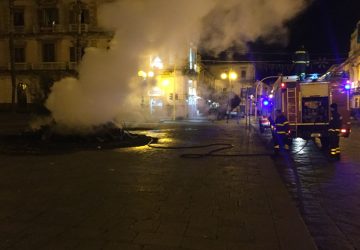 Giarre, il ceppo incendiato e le farneticanti ipotesi del sindaco sul clima ostile in citt&agrave;
