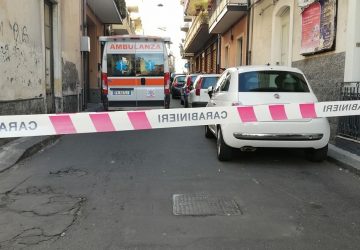 Patern&ograve;, trovata morta intera famiglia: genitori e figli di 4 e 6 anni. Ipotesi omicidio suicidio