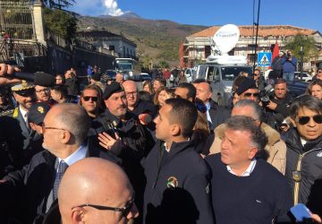 Terremoto di Santo Stefano, Luigi Di Maio in visita: "Domani dichiareremo stato di emergenza e stanzieremo fondi necessari" VIDEO