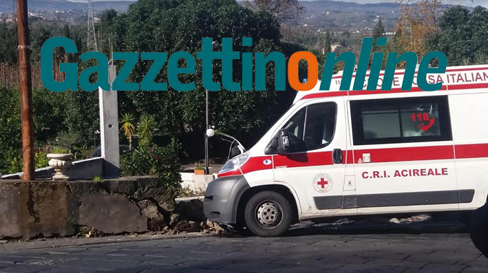 Giarre, ambulanza si schianta contro un muro: feriti lievi conducente e soccorritore