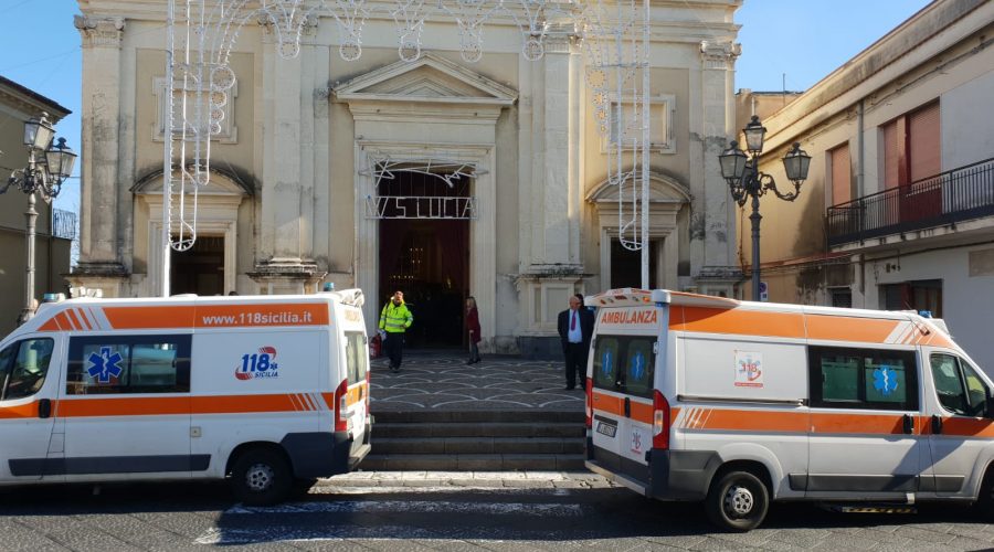 Macchia, anziano accusa malore e si accascia durante funzione religiosa in chiesa