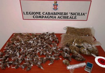 Acireale, mamma spacciatrice in casa davanti la figlia di 7 anni: arrestata. Sequestrati 2 Kg di marijuana.