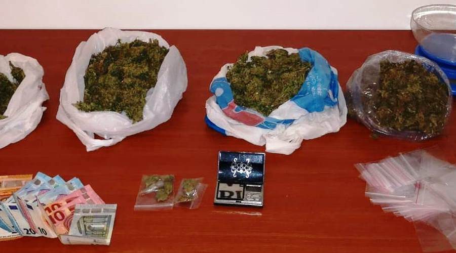 Aci Sant’Antonio, coppia bloccata dai Cc a Santa Maria la Stella:  sull’auto con la droga