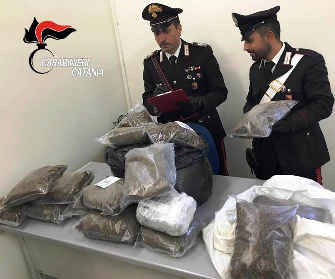 Catania, intercettato grosso carico di droga al Villaggio Dusmet: sequestrati 60 Kg di marijuana.