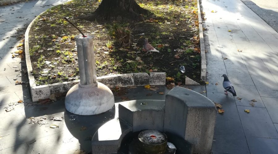 Giarre, grave atto di teppismo nella villetta San Francesco: “decapitata” la fontanella artistica