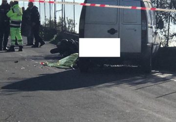 Biancavilla, scontro frontale tra un furgone e uno scooter: muore 17enne