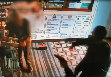 Belpasso, arrestati due rapinatori seriali. I carabinieri trovano anche 1 kg di marijuana VIDEO
