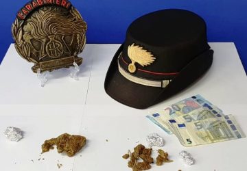 Gravina di Catania, spacciava ai minorenni: arrestato