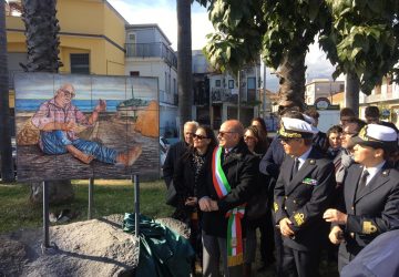 Riposto, inaugurato in piazza Bagni un pannello artistico dedicato alla vita del pescatore