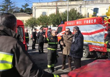 Acireale, visita operativa del prefetto al Campo base dei vigili del fuoco