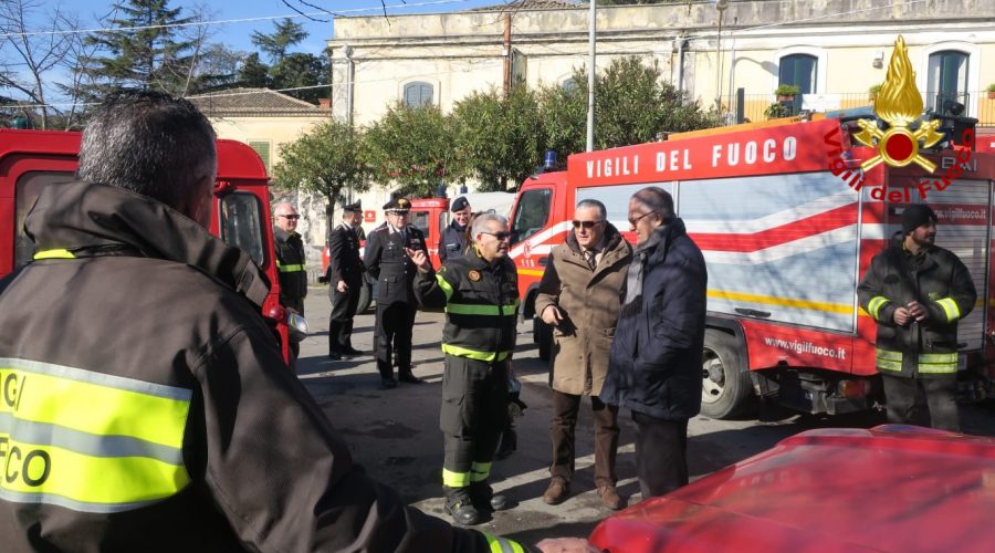 Acireale, visita operativa del prefetto al Campo base dei vigili del fuoco