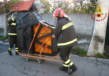 Terremoto, vigili del fuoco recuperano a Pennisi pianoforte e libri