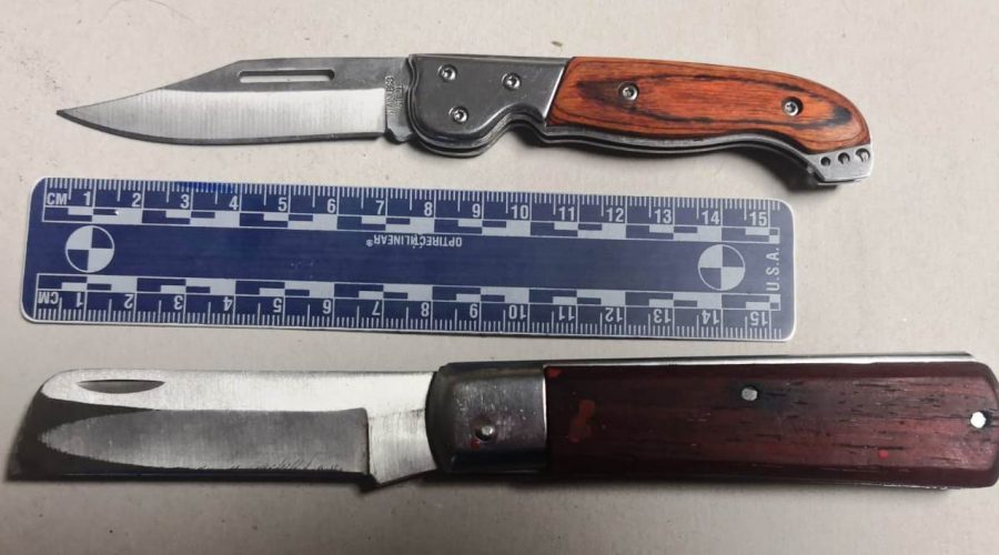 Catania, armi bianche e droga in borsa. Arrestato 21enne siracusano