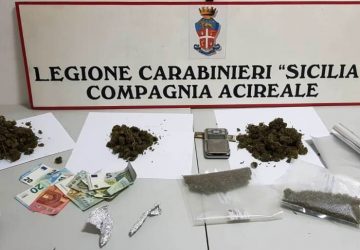 Acireale,  pusher riceveva i clienti in casa: arrestato