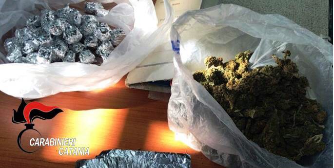 Catania, confezionavano le dosi di “fumo”: arrestati