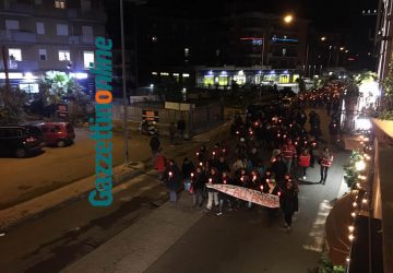 Giarre: fiaccolata in memoria di Sara Parisi, vittima di femminicidio VIDEO